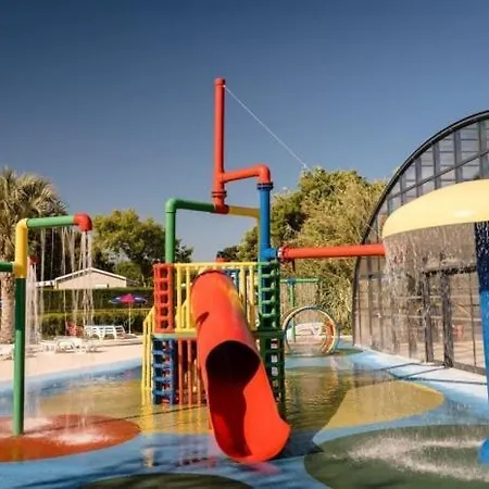 Et Soleil 5 Etoiles A Oleron Emplacement 089 3ch 1sdb 8 Personnes